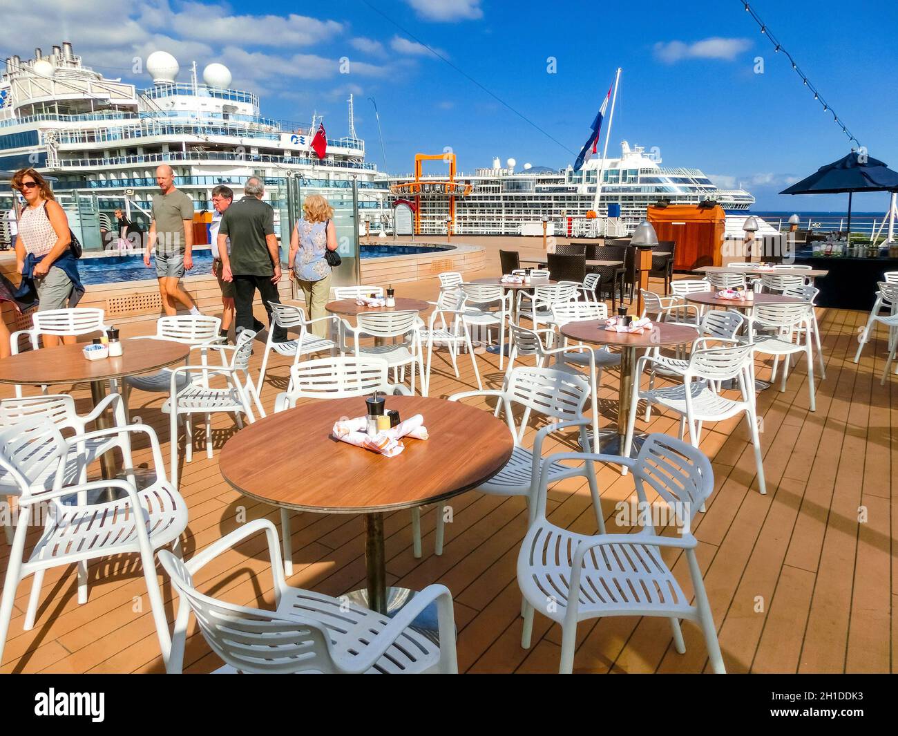 Fort Lauderdale - Dezember 1, 2019: Upper Deck von Holland America Kreuzfahrtschiff Eurodam im Seaport Port Everglades in Fort Lauderdale, Florida Stockfoto
