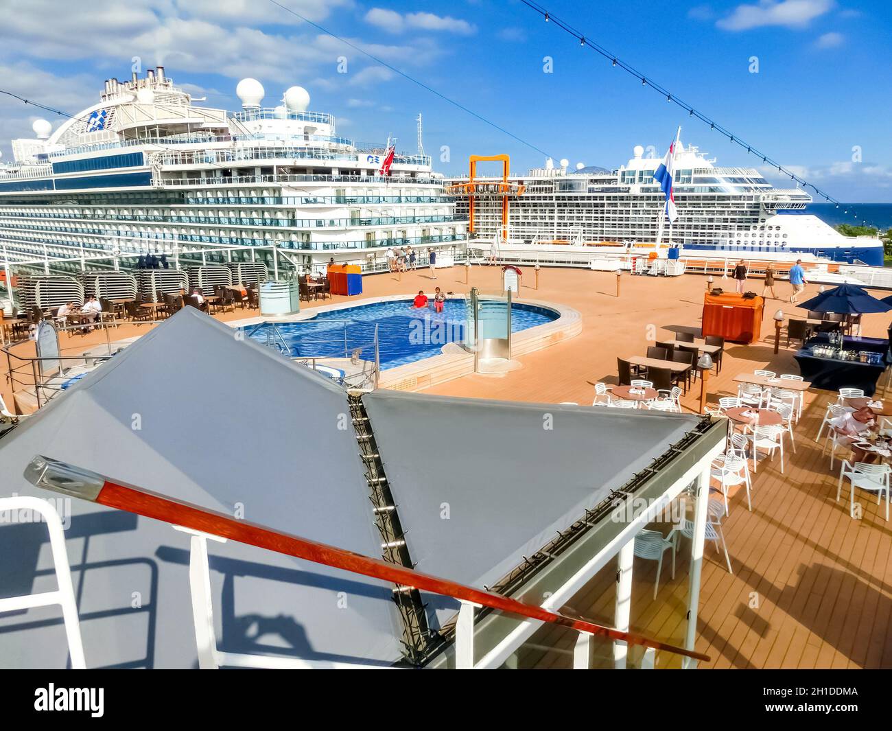 Fort Lauderdale - Dezember 1, 2019: Upper Deck von Holland America Kreuzfahrtschiff Eurodam im Seaport Port Everglades in Fort Lauderdale, Florida Stockfoto