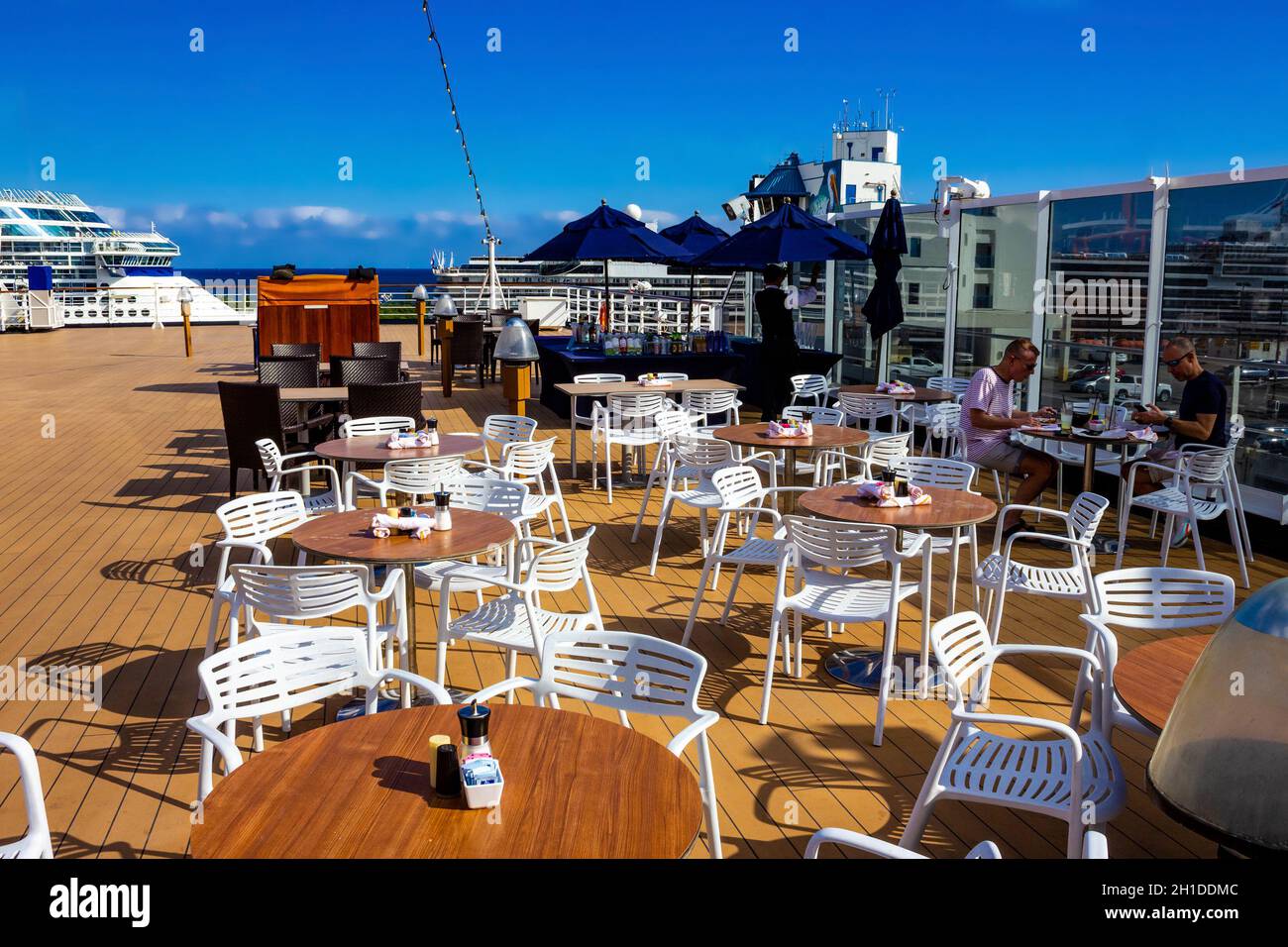 Fort Lauderdale - Dezember 1, 2019: Upper Deck von Holland America Kreuzfahrtschiff Eurodam im Seaport Port Everglades in Fort Lauderdale, Florida Stockfoto