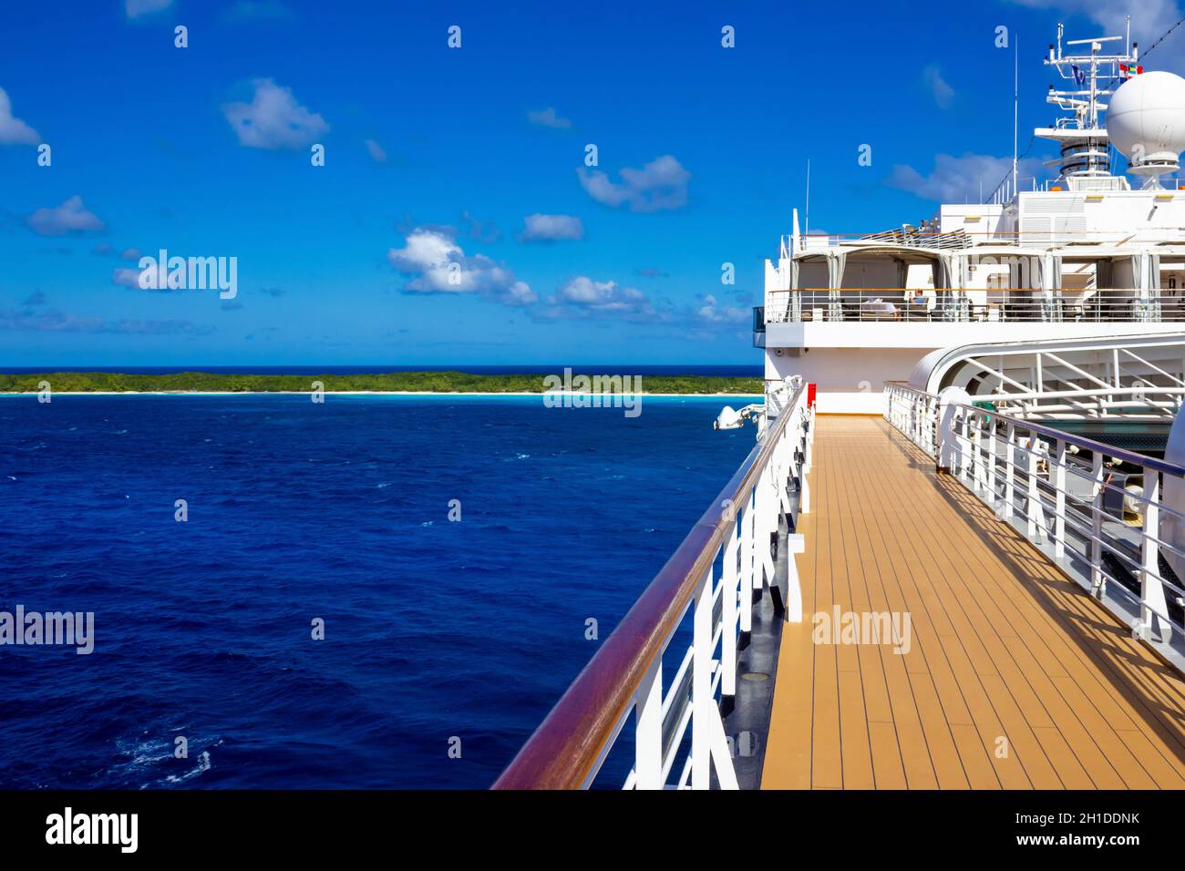 Half Moon Cay, Bahamas - 1. Dezember 2019: Oberdeck des Holland America-Kreuzfahrtschiffs Eurodam auf der Half Moon Cay Insel, Bahamas Stockfoto