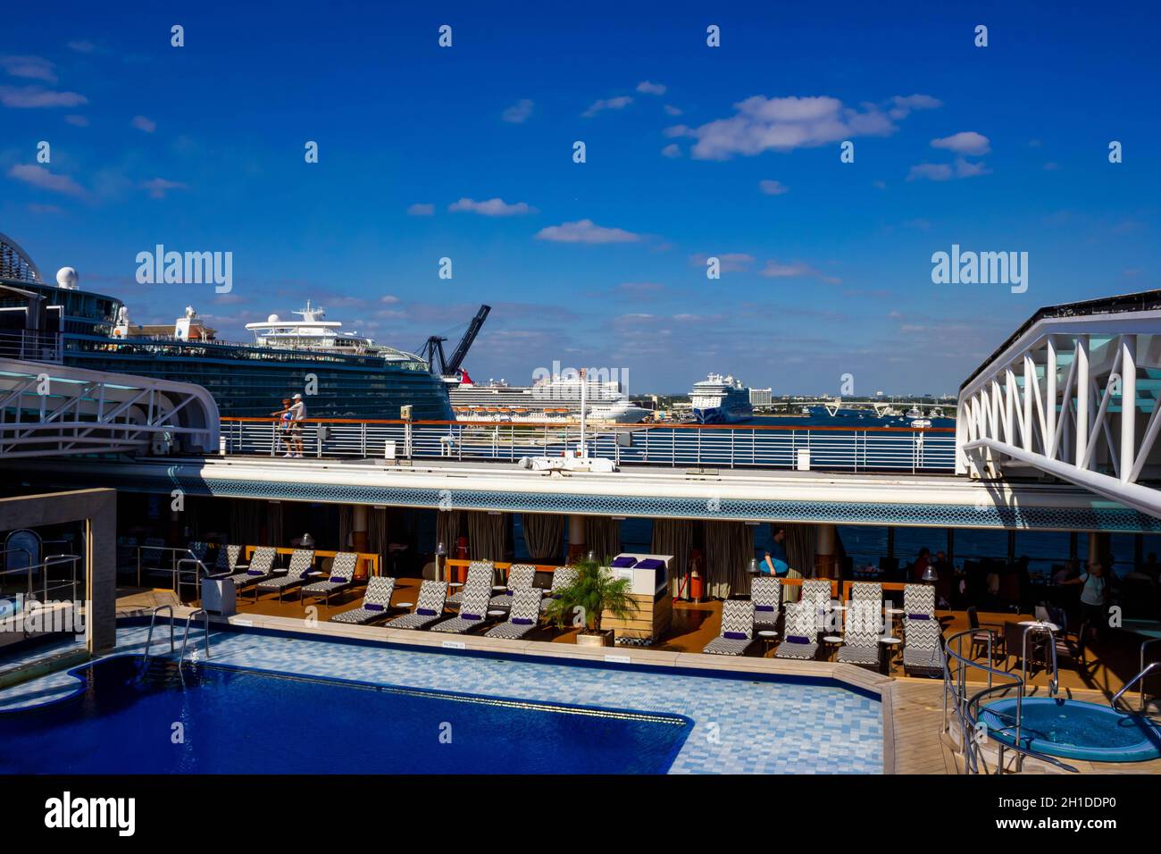 Fort Lauderdale - Dezember 1, 2019: Upper Deck von Holland America Kreuzfahrtschiff Eurodam im Seaport Port Everglades in Fort Lauderdale, Florida Stockfoto