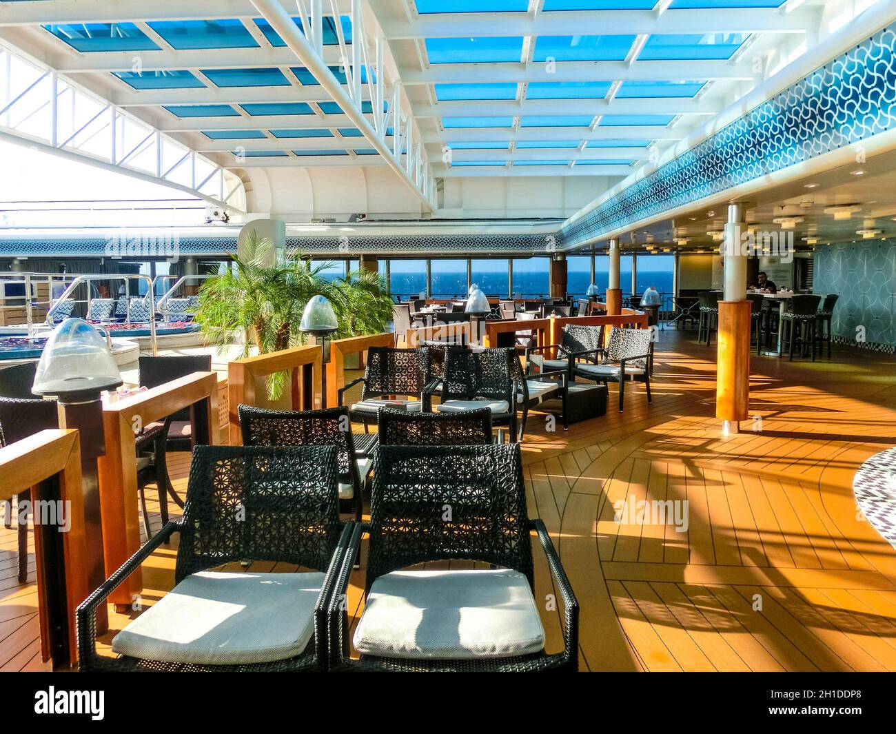 Fort Lauderdale - Dezember 1, 2019: Upper Deck von Holland America Kreuzfahrtschiff Eurodam im Seaport Port Everglades in Fort Lauderdale, Florida Stockfoto
