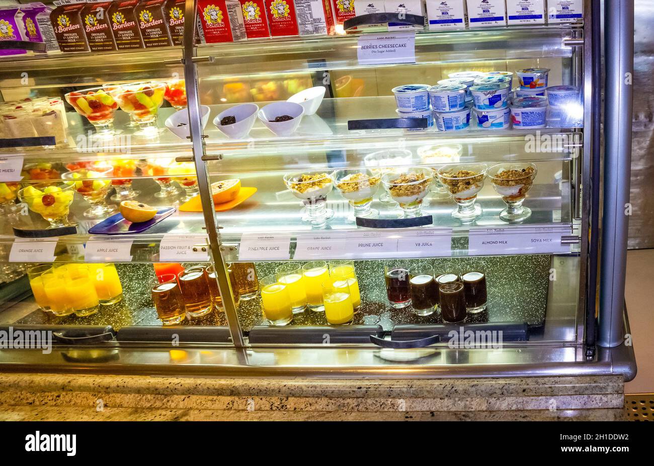 Gatun Lake, Panama - 5. Dezember 2019: Dining Room Buffet an Bord des Holland America Kreuzfahrtschiffs Eurodam Stockfoto