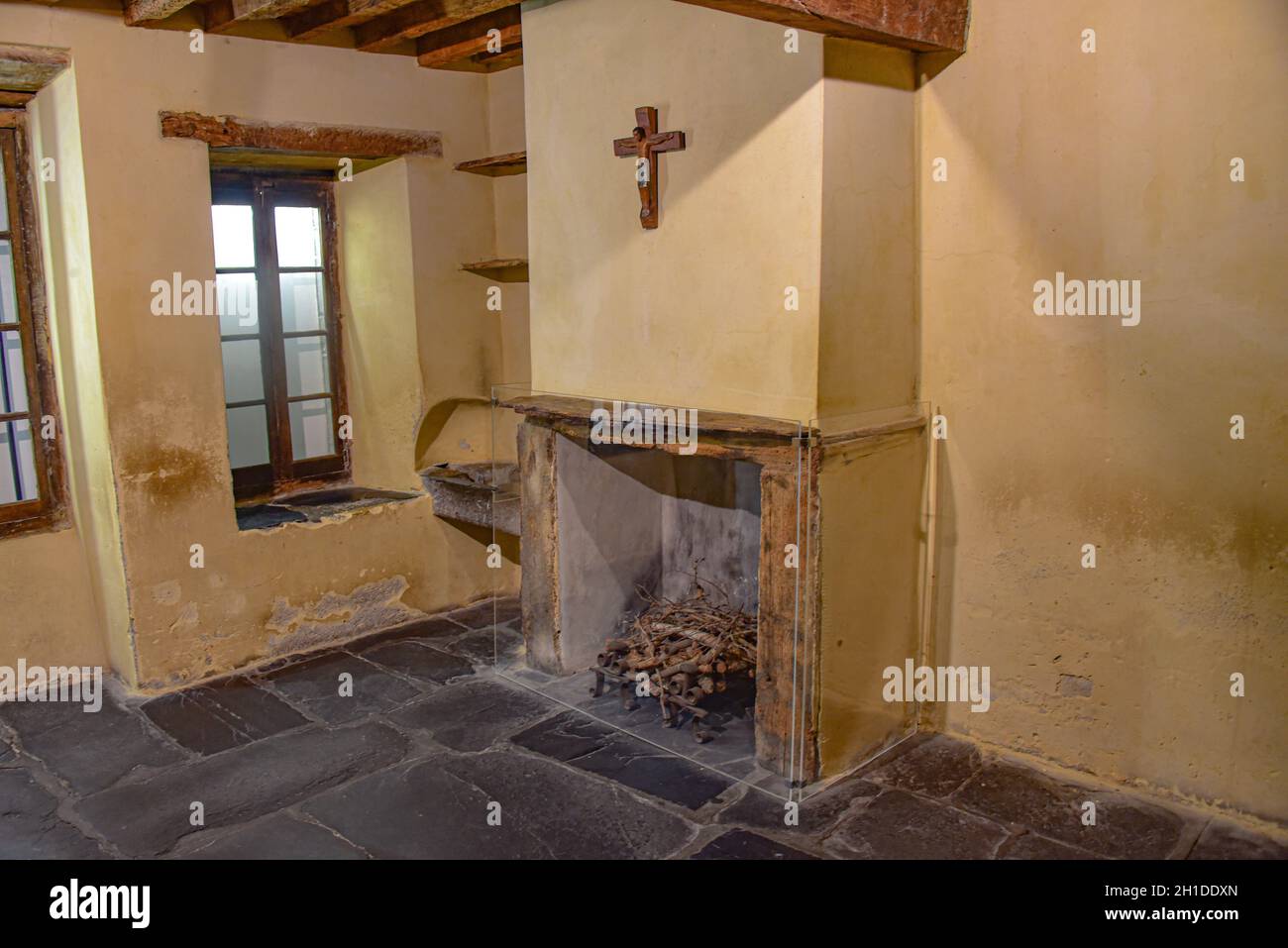 Lourdes, Frankreich - 9 Okt 2021: Le Cachot, ein kleines Museum, das das Kinderheim der Heiligen Bernadette in Lourdes, Frankreich, markiert Stockfoto