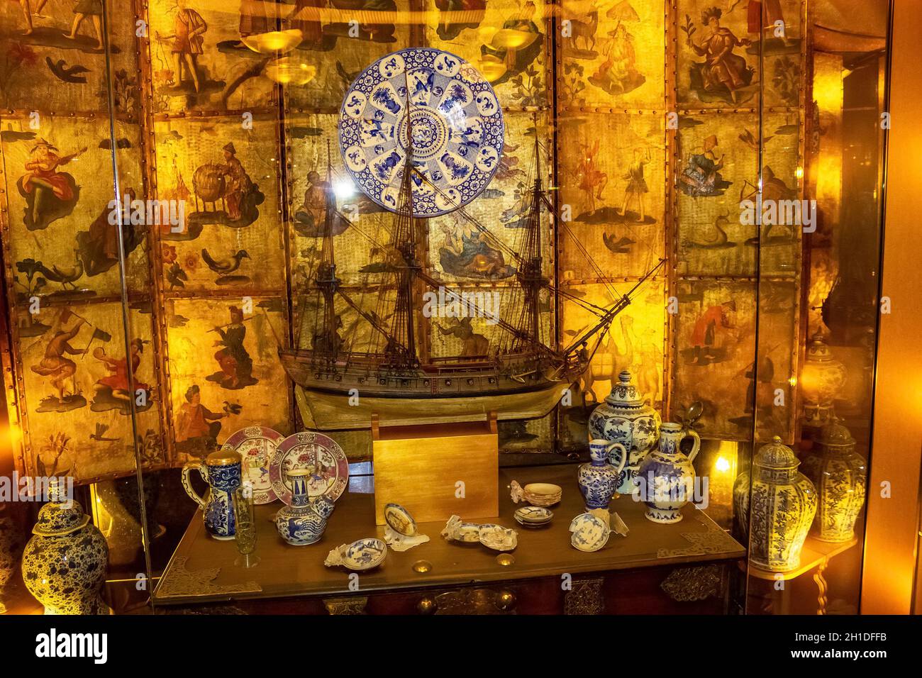 Fort Lauderdale - 9. Dezember 2019: Das Fragment des Innenraums des Holland-Amerika-Kreuzfahrtschiffs Eurodam am Seehafen Port Everglades in Fort Lauderdale, Flo Stockfoto