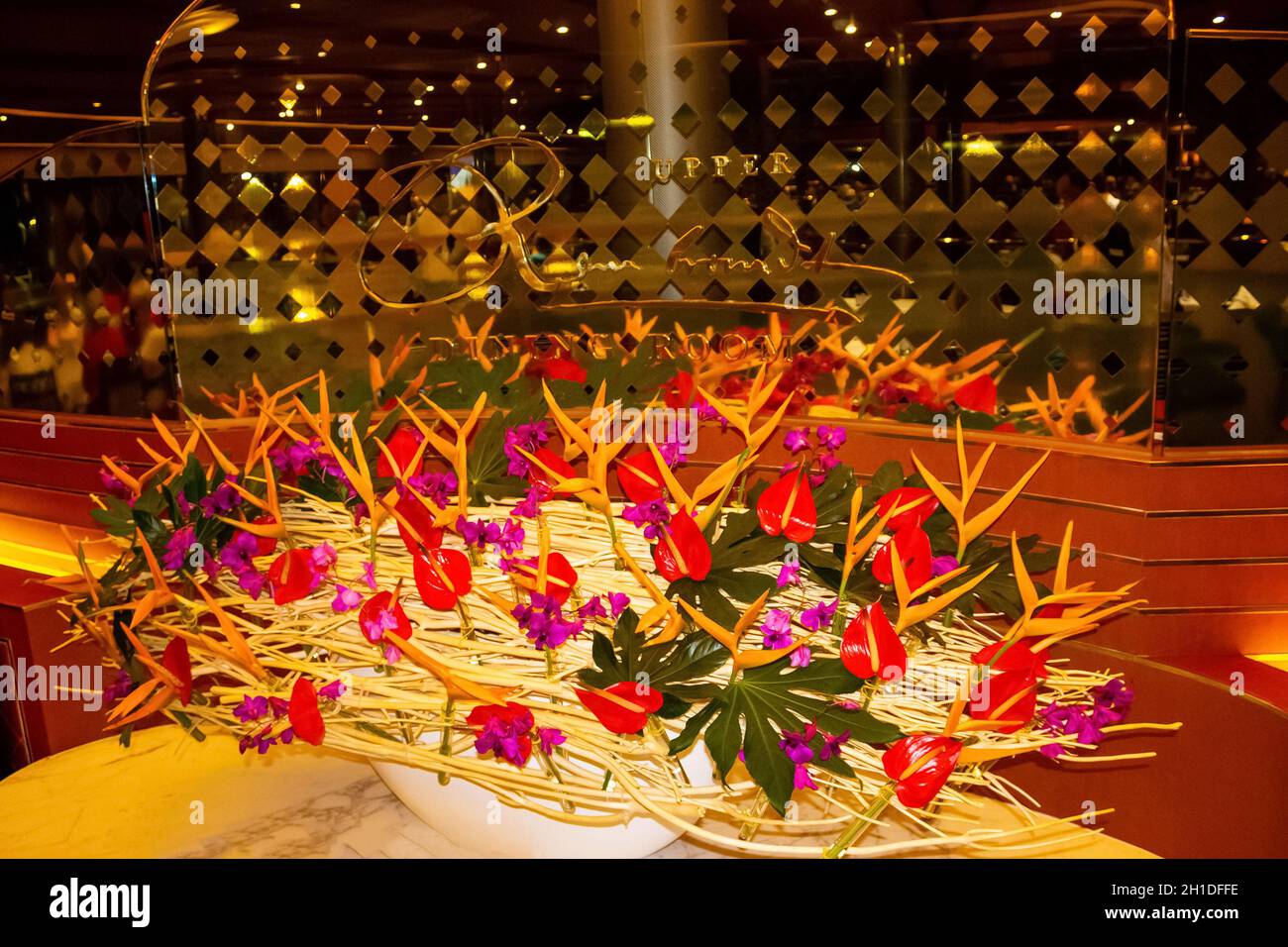 Fort Lauderdale - 1. Dezember 2019: Der Eingang zum Restaurant auf dem luxuriösen Holland America-Kreuzschiff Eurodam. Stockfoto