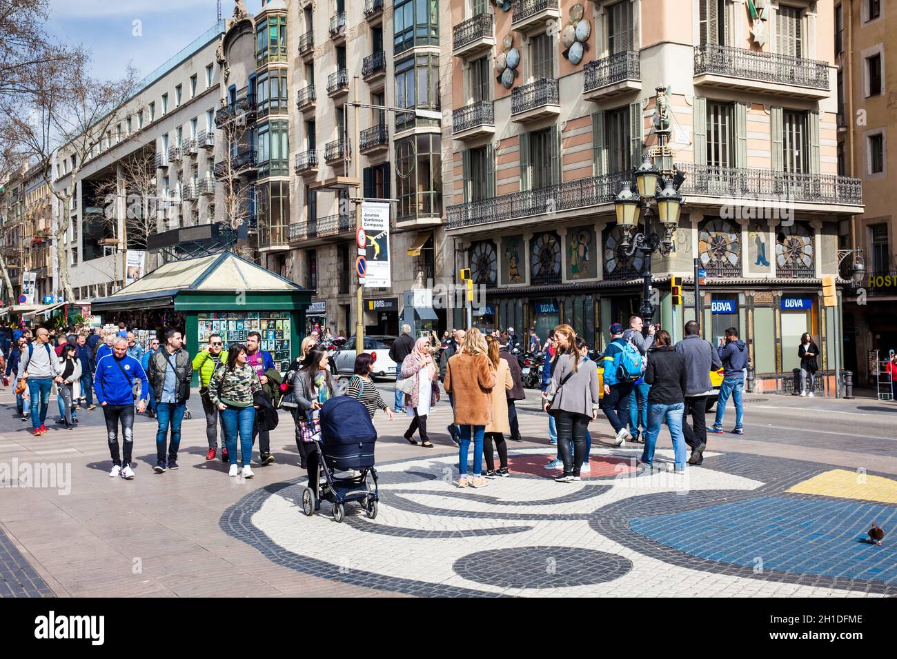Joan miro pflaster mosaik -Fotos und -Bildmaterial in hoher Auflösung ...