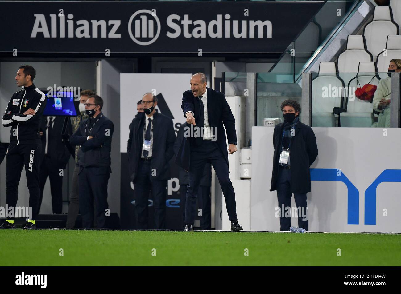 Massimiliano Allegri von Juventus FC Cheftrainer während des Spiels der Serie A 2021/22 zwischen Juventus FC und AS Roma am 17. Oktober 2021 im Allianz Stadium Stockfoto