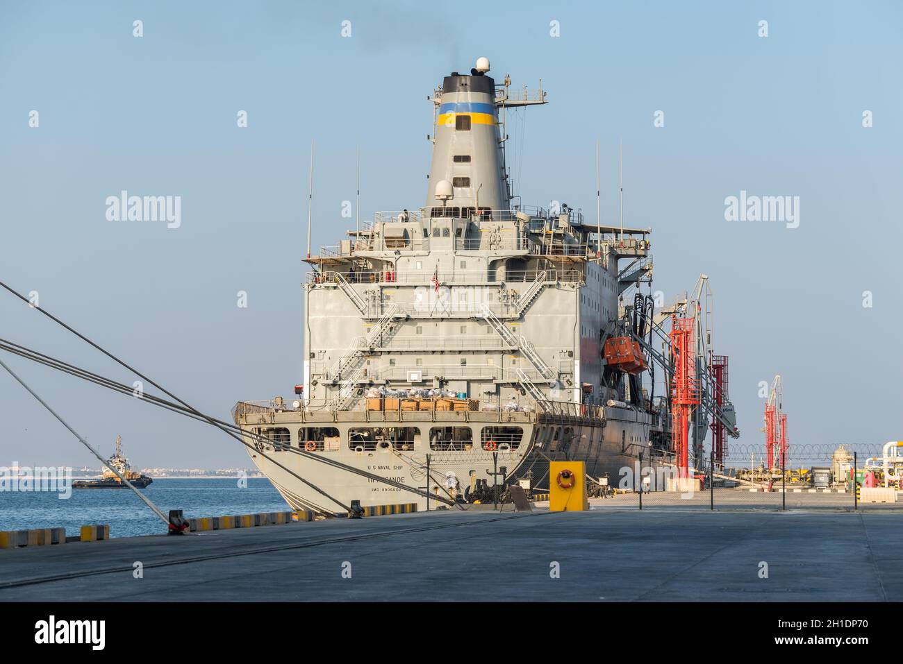 Salalah, Oman - 12. November 2017: US Naval Schiff USS Tippecanoe (Replenishment) im Hafen von Salalah im Oman, Indischer Ozean günstig. Stockfoto