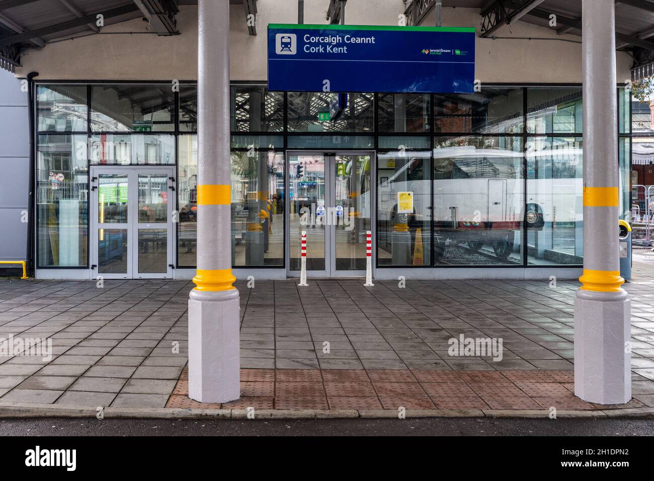 Cork, Irland. Oktober 2021. Auf der Hauptstrecke von Cork nach Dublin werden die Ingenieurarbeiten fortgesetzt. Irish Rail modernisiert das Signalsystem der Kent Station und ersetzt Streckenabschnitte an Standorten zwischen Cork und Mallow. Zwischen Cork und Mallow verkehrt ein Ersatzbus. Quelle: AG News/Alamy Live News Stockfoto