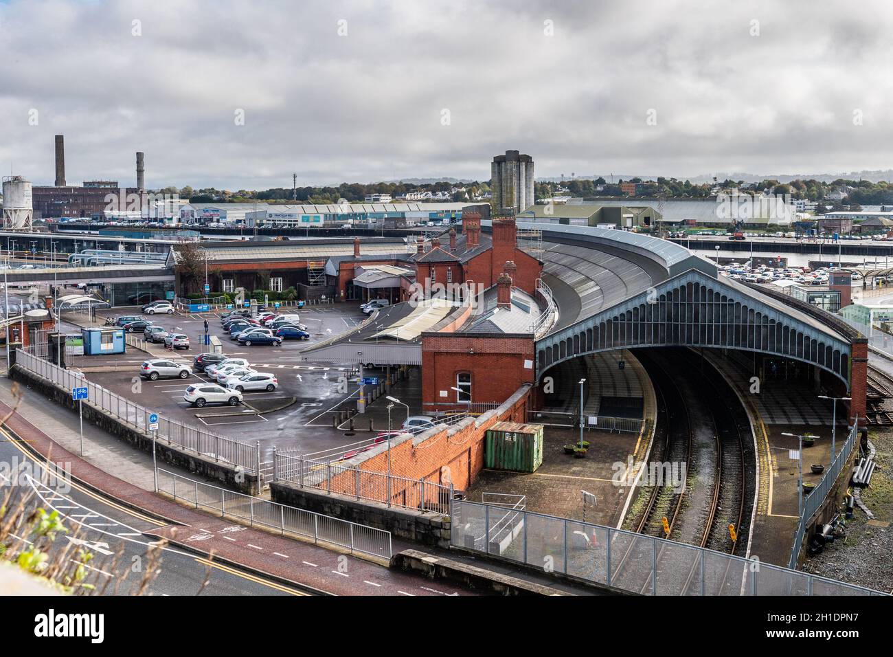 Cork, Irland. Oktober 2021. Auf der Hauptstrecke von Cork nach Dublin werden die Ingenieurarbeiten fortgesetzt. Irish Rail modernisiert das Signalsystem der Kent Station und ersetzt Streckenabschnitte an Standorten zwischen Cork und Mallow. Zwischen Cork und Mallow verkehrt ein Ersatzbus. Quelle: AG News/Alamy Live News Stockfoto