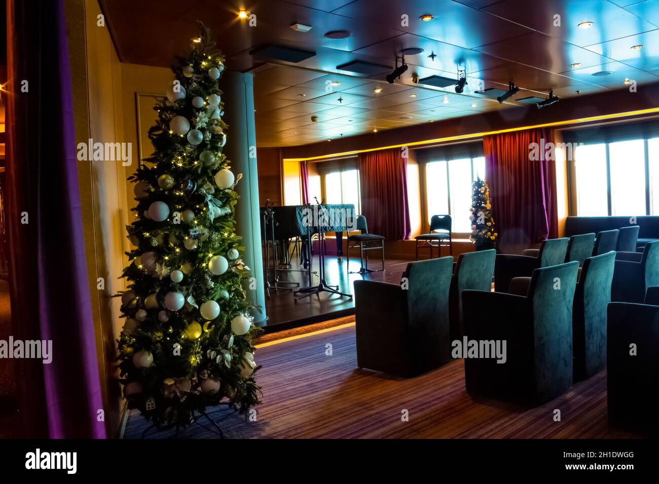 Fort Lauderdale - Dezember 9, 2019: Das Interieur der Bar in Holland America Kreuzfahrtschiff Eurodam im Seaport Port Everglades in Fort Lauderdale, Florida Stockfoto