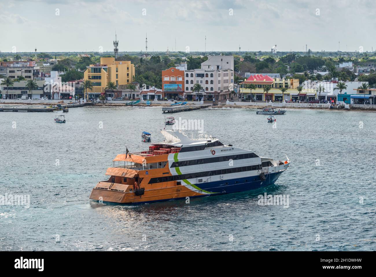 Cozumel, Mexiko - 24. April 2019: Passagierschiff Mexiko III fährt im Hafen von Cozumel, Mexiko. Stockfoto