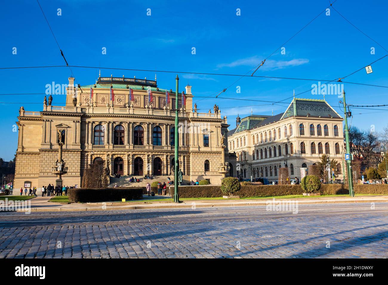 Prag, tschechische Republik - April 2018: Rudolfinum ein neo-renaissance Gebäude auf Jan Palach Platz an der Altstadt in Prag eröffnet. Stockfoto