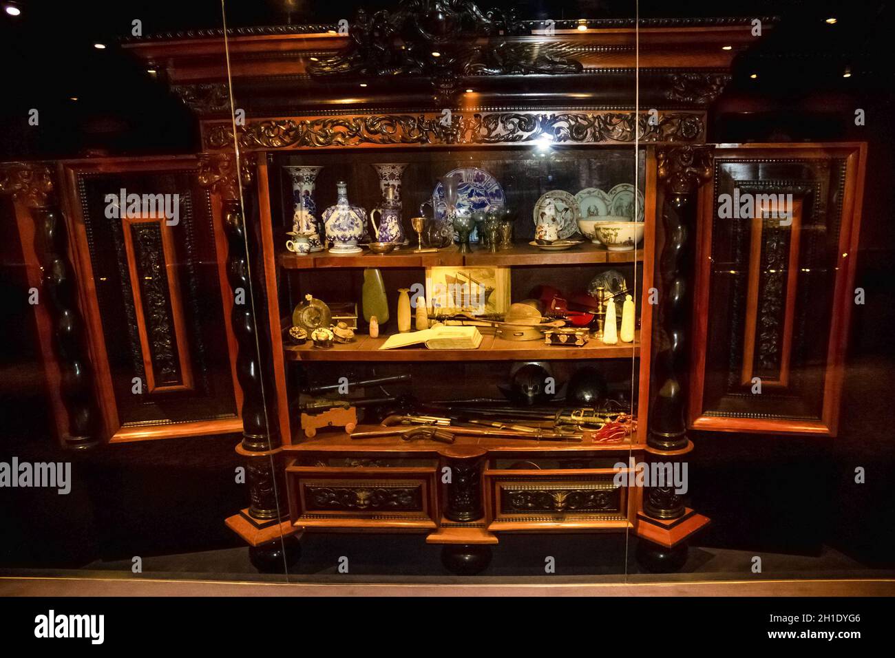 Fort Lauderdale - 9. Dezember 2019: Das Fragment des Innenraums des Holland-Amerika-Kreuzfahrtschiffs Eurodam am Seehafen Port Everglades in Fort Lauderdale, Flo Stockfoto