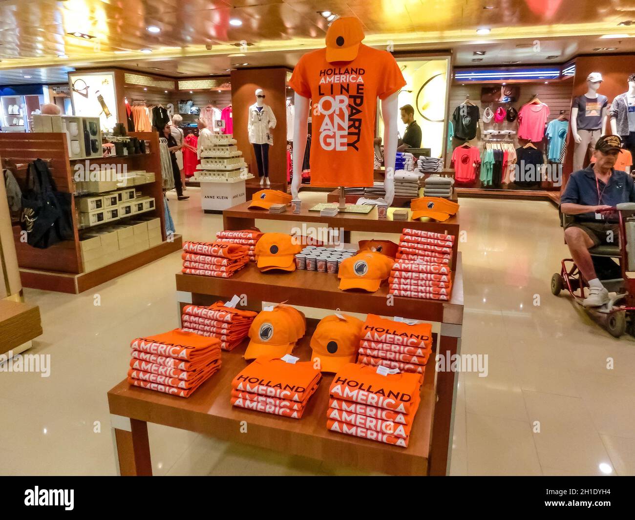 Half Moon Cay Island, Bahamas - 2. Dezember 2019: Der Shop mit Souvenirs auf dem Holland America Cruise Ship Eurodam Stockfoto