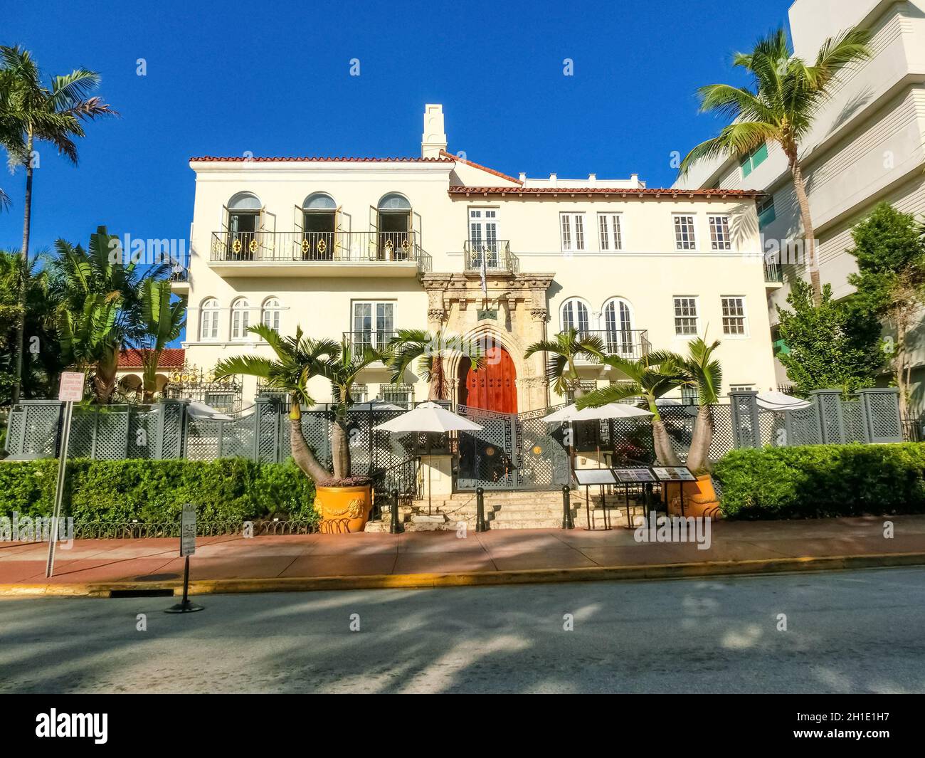 Miami, Vereinigte Staaten von Amerika - 30. November 2019: Die Villa Casa Casuarina ist ein Anwesen, das zuvor dem italienischen Modeimpresario Gianni Ver gehört hat Stockfoto