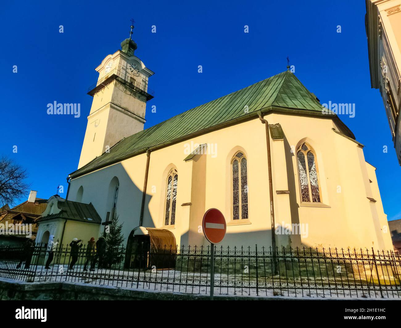 Poprad, Slowakei - 01. Januar 2020: Die Menschen in der alten slowakischen Stadt Spisska Sobota in Poprad, Slowakei am 01. Januar 2020 Stockfoto