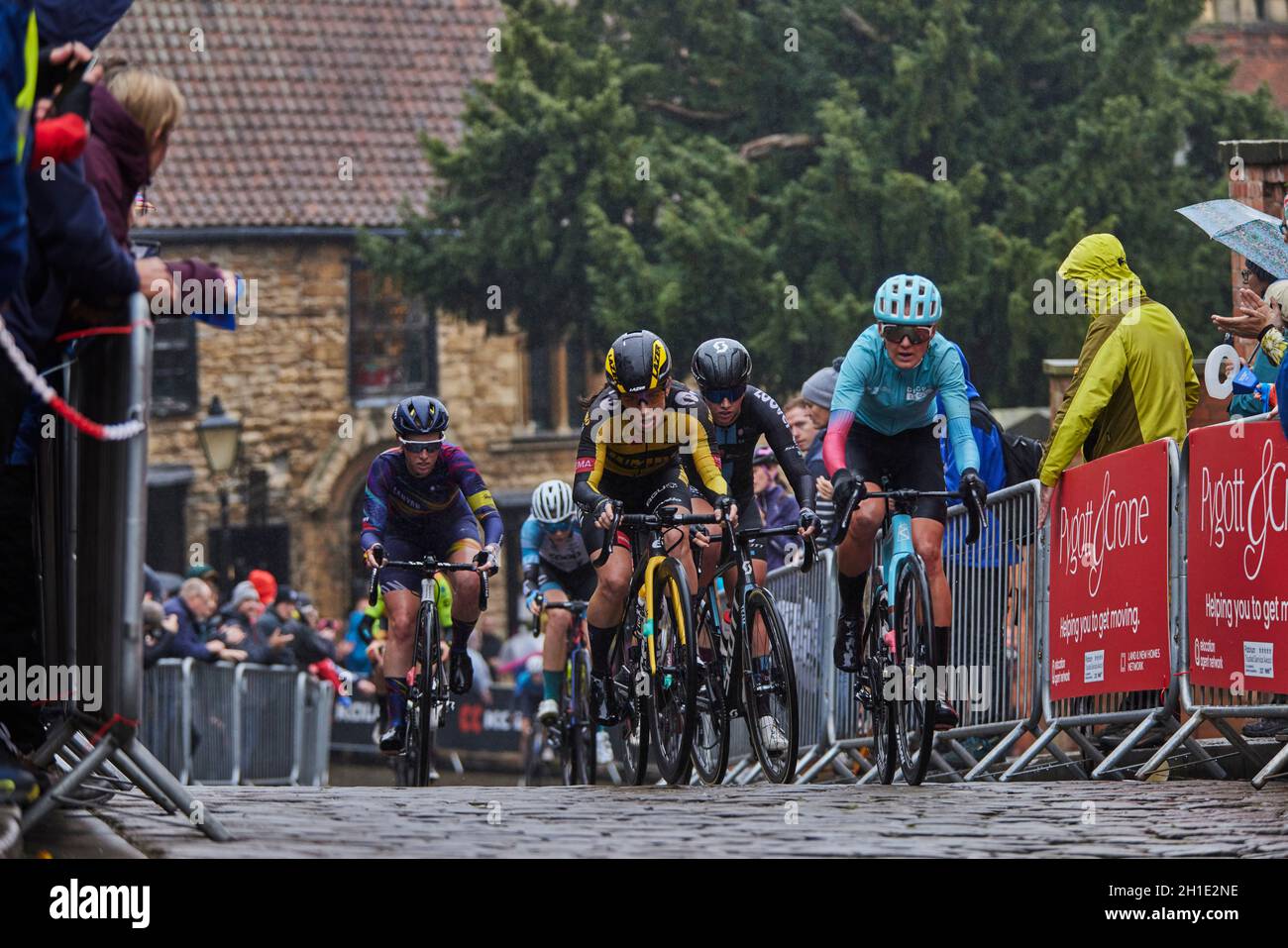 2021 HSBC UK | National Road Championships, Lincoln Anna Henderson führt Pfeiffer Georgi und Alice Barnes womenÕs Wordsworth Street, Lincoln Elite Ergebnis: 1. Pfeiffer Georgi (Team DSM) 2. Josie Nelson (Team Coop-Hitec Products) 3. JOSCELIN LOWDEN (DROPS-LE COL UNTERSTÜTZT VON TEMPUR) Unter 23 womenÕs Ergebnis: 1. Pfeiffer Georgi (Team DSM) 2. Josie Nelson (Team Coop-Hitec Products) 3. Anna Shackley (Team SD Worx) Stockfoto