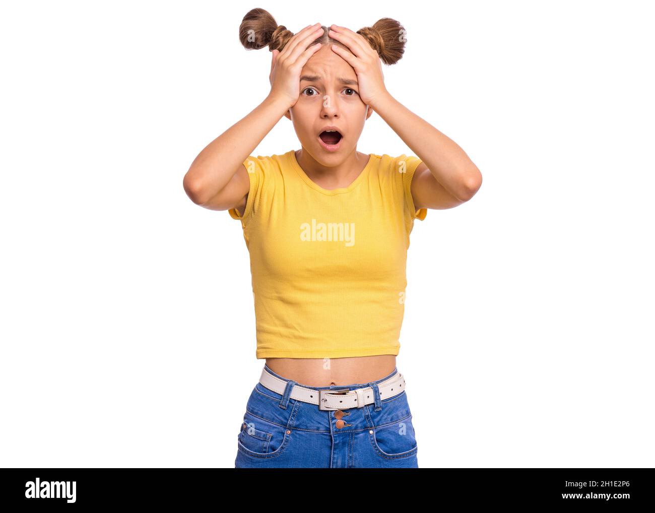 Emotionales Porträt eines verängstigten Teenagers, überrascht mit Angst in ihren Augen. Menschen und menschliche Ausdrücke und Emotionen Konzept Stockfoto