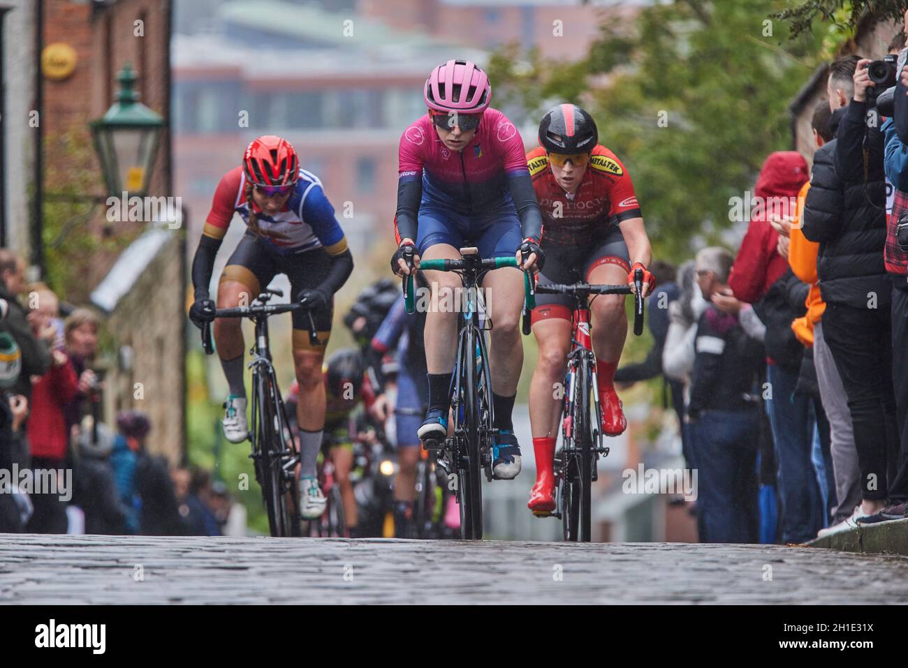 2021 HSBC UK | National Road Championships, Lincoln Top of Michaelgate Elite womenÕs Ergebnis: 1. Pfeiffer Georgi (Team DSM) 2. Josie Nelson (Team Coop-Hitec Products) 3. JOSCELIN LOWDEN (DROPS-LE COL UNTERSTÜTZT VON TEMPUR) Unter 23 womenÕs Ergebnis: 1. Pfeiffer Georgi (Team DSM) 2. Josie Nelson (Team Coop-Hitec Products) 3. Anna Shackley (Team SD Worx) Stockfoto