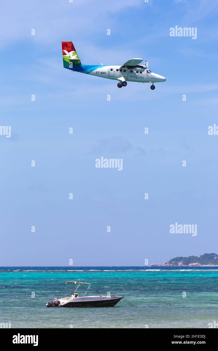 Praslin, Seychellen - 5. Februar 2020: Air Seychelles DHC-6-400 Twin Otter Airplane am Flughafen Praslin (PRI) auf den Seychellen. Stockfoto