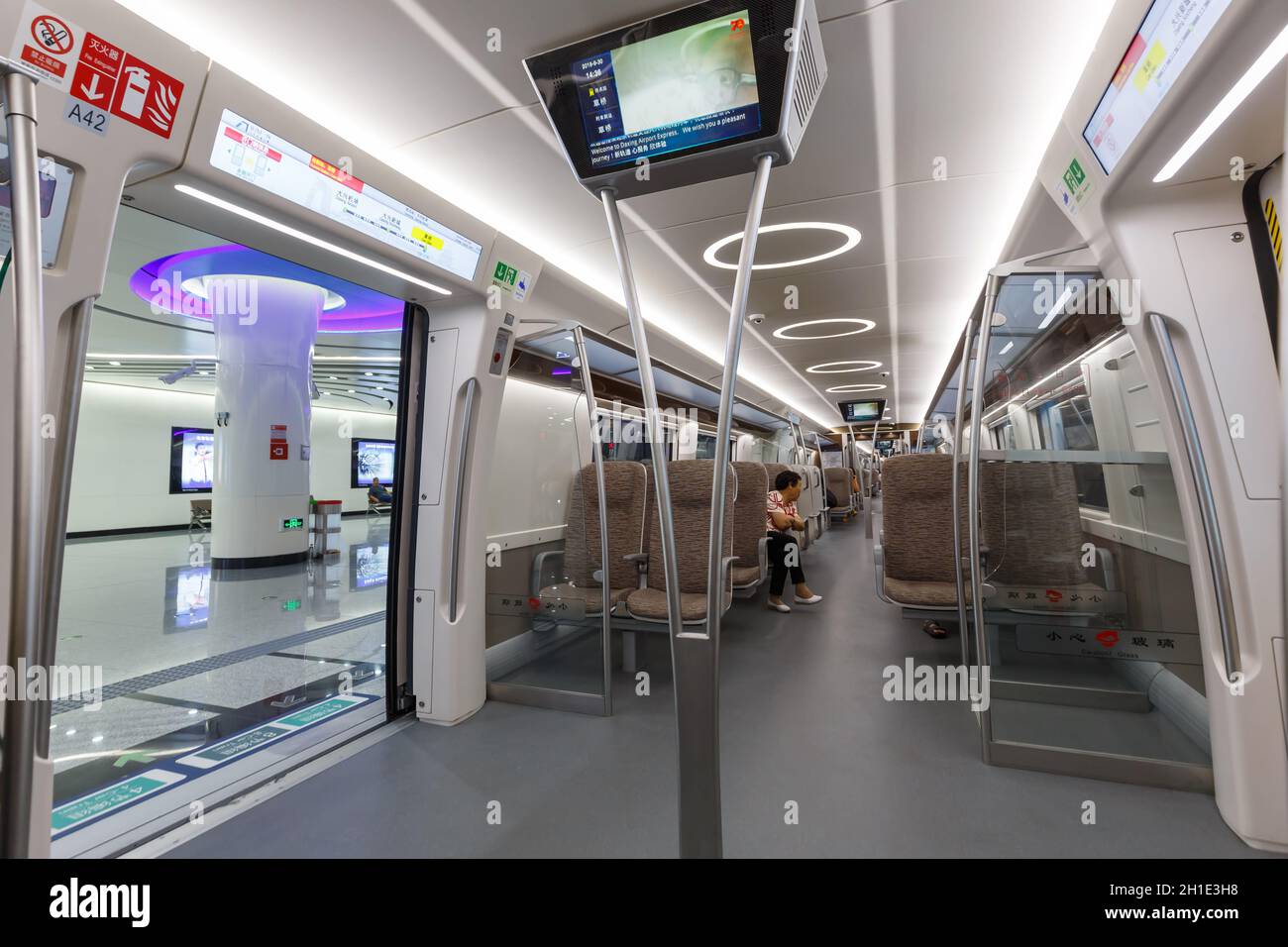 Peking, China - 30. September 2019: Airport-Express-Zug Beijing Daxing MRT Metro in China. Stockfoto