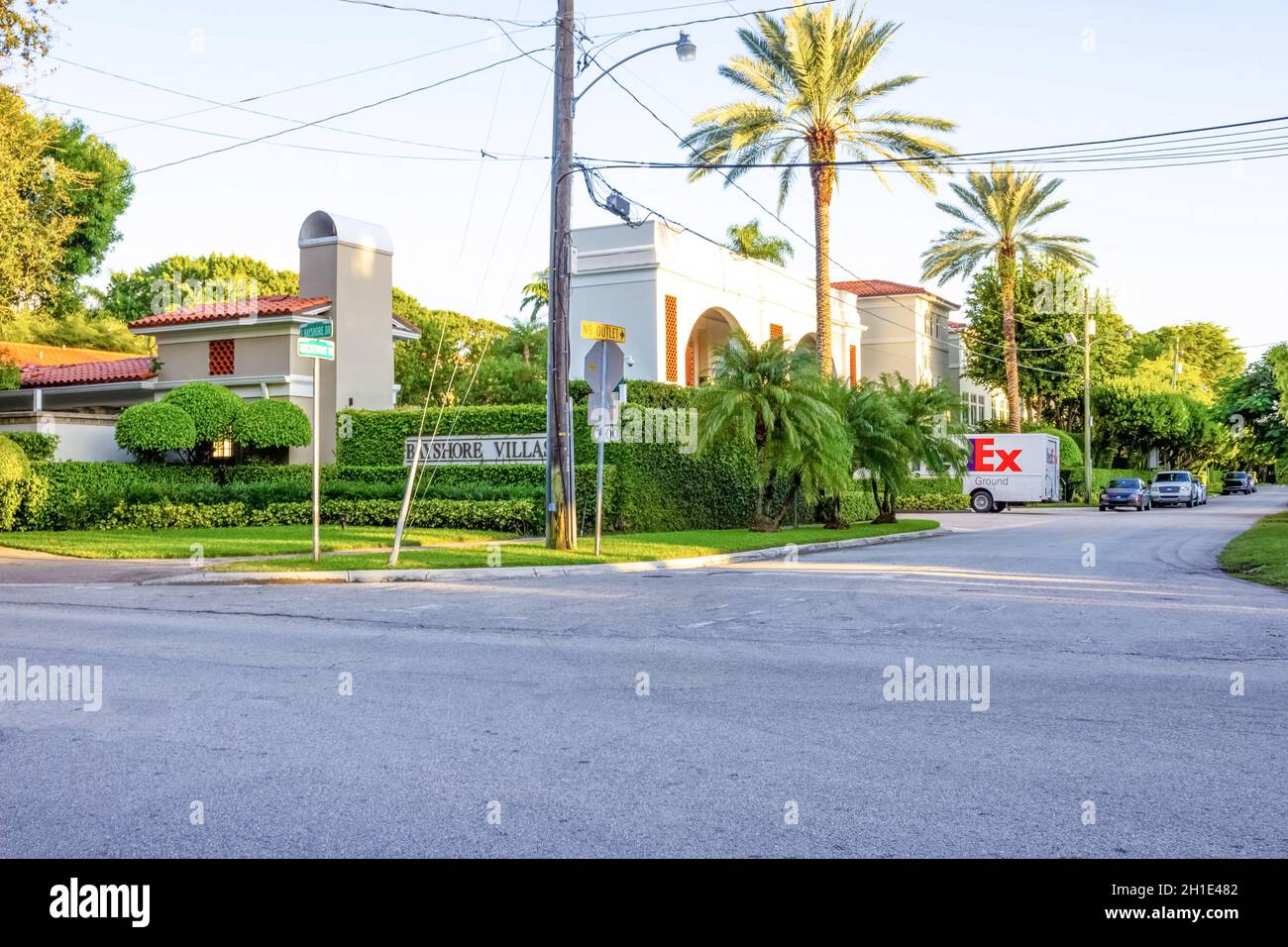 Miami, Vereinigte Staaten von Amerika - 30. November 2019: Bayshore Villas Coconut Grove Eigentumswohnungen zum Verkauf oder zur Miete in Miami, Vereinigte Staaten von Amerika auf Novem Stockfoto