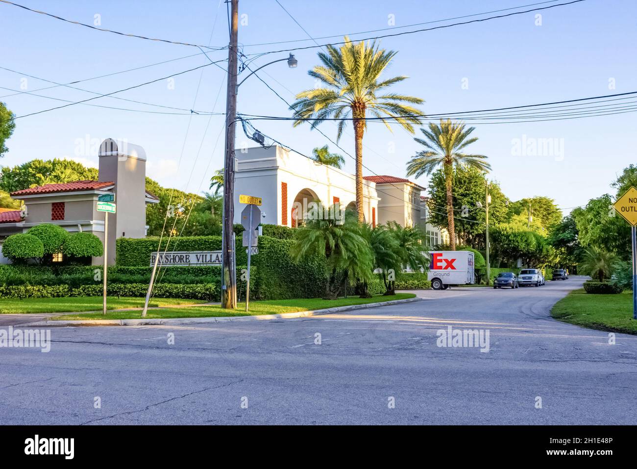 Miami, Vereinigte Staaten von Amerika - 30. November 2019: Bayshore Villas Coconut Grove Eigentumswohnungen zum Verkauf oder zur Miete in Miami, Vereinigte Staaten von Amerika auf Novem Stockfoto