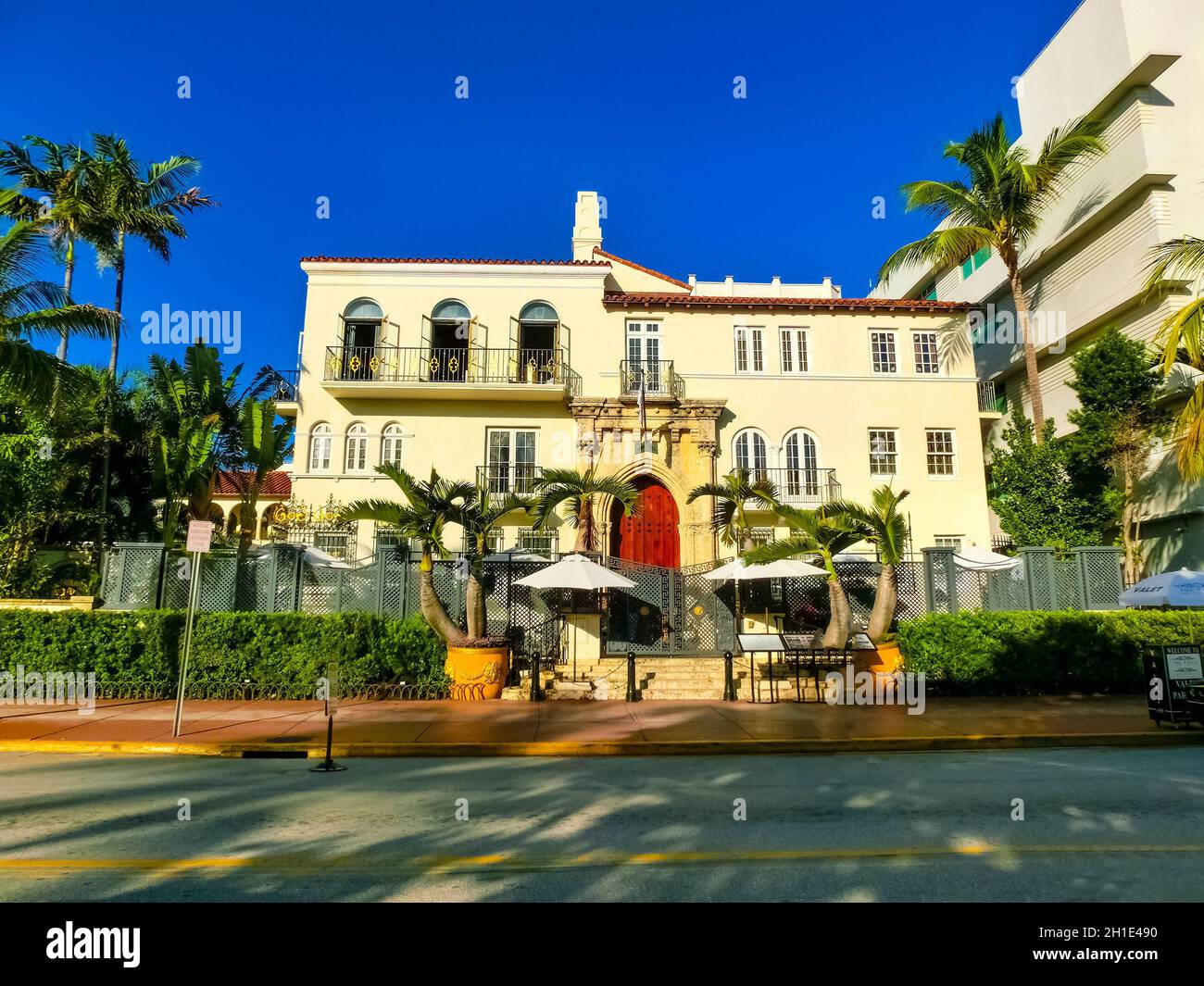 Miami, Vereinigte Staaten von Amerika - 30. November 2019: Die Villa Casa Casuarina ist ein Anwesen, das zuvor dem italienischen Modeimpresario Gianni Ver gehört hat Stockfoto