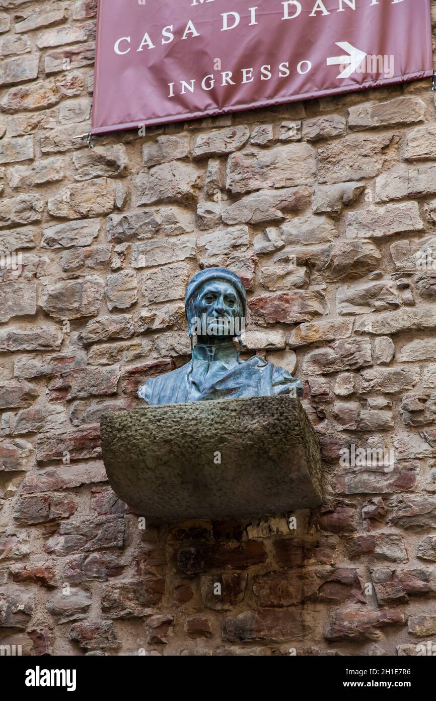 Florenz, Italien - April, 2018: Dante büste Kopf Skulptur an der Dante Allighieri House Museum Stockfoto