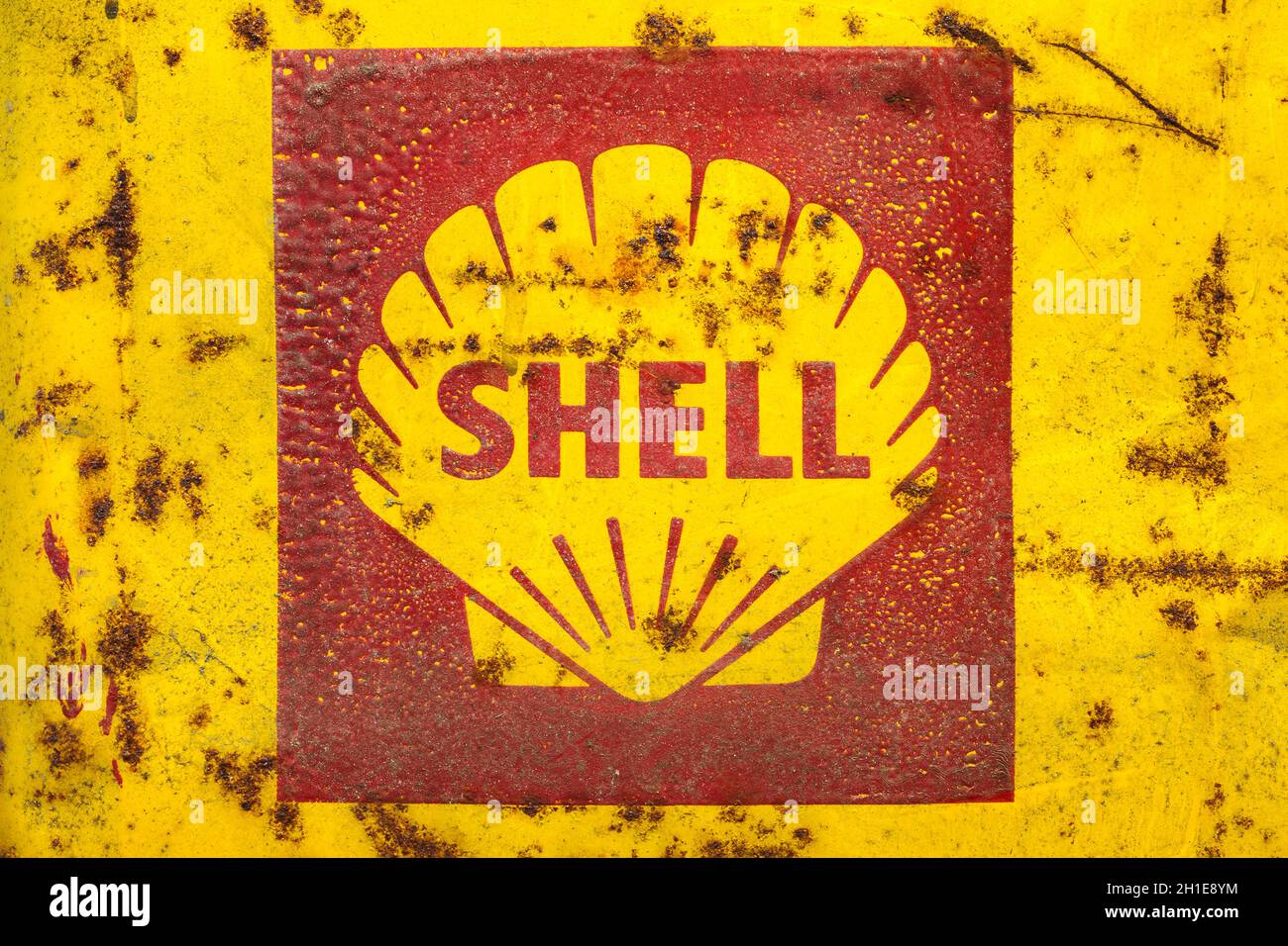 DREMPT - NOVEMBER 15: Vintage Emblem der Shell Oil Company am 15. November 2013 in Drempt, Niederlande. Stockfoto