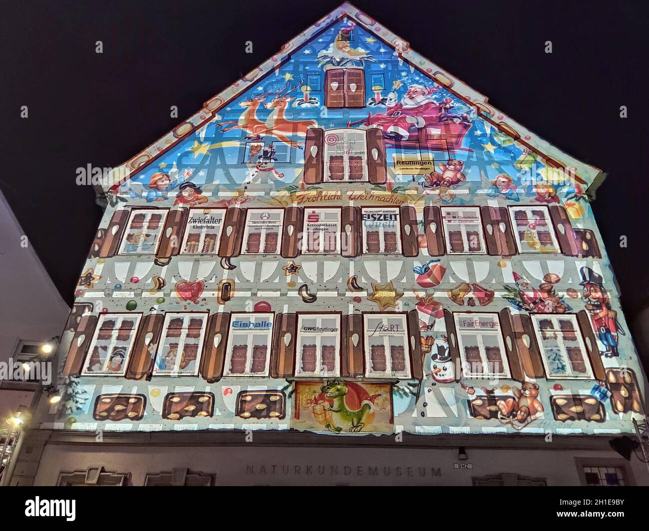 Naturhistorisches Museum in Bad Urach, Deutschland zu Weihnachten beleuchtet Stockfoto