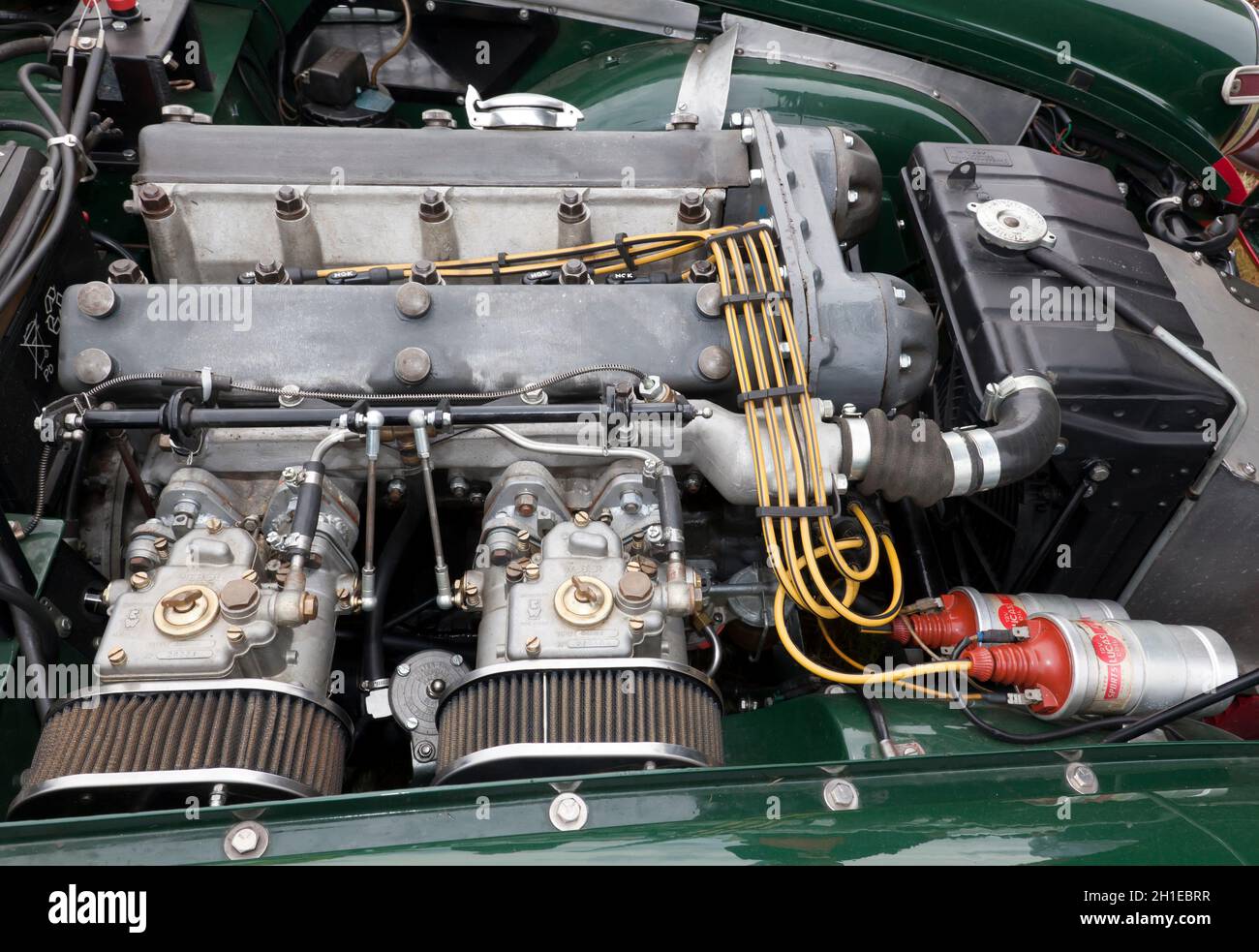Nahaufnahme des Motors eines 1960, Triumph TRS 'Sabrina' (927 PS), ausgestellt auf der London Classic Car Show 2021 Stockfoto