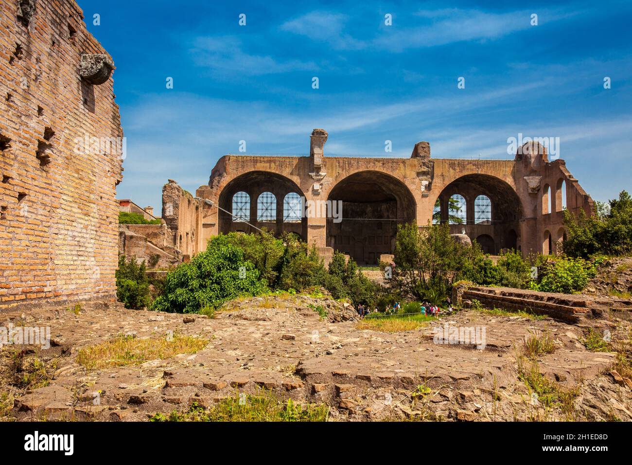 Rom, Italien, April 2018: Die Basilika von Maxentius und Constantine im Forum Romanum in Rom Stockfoto