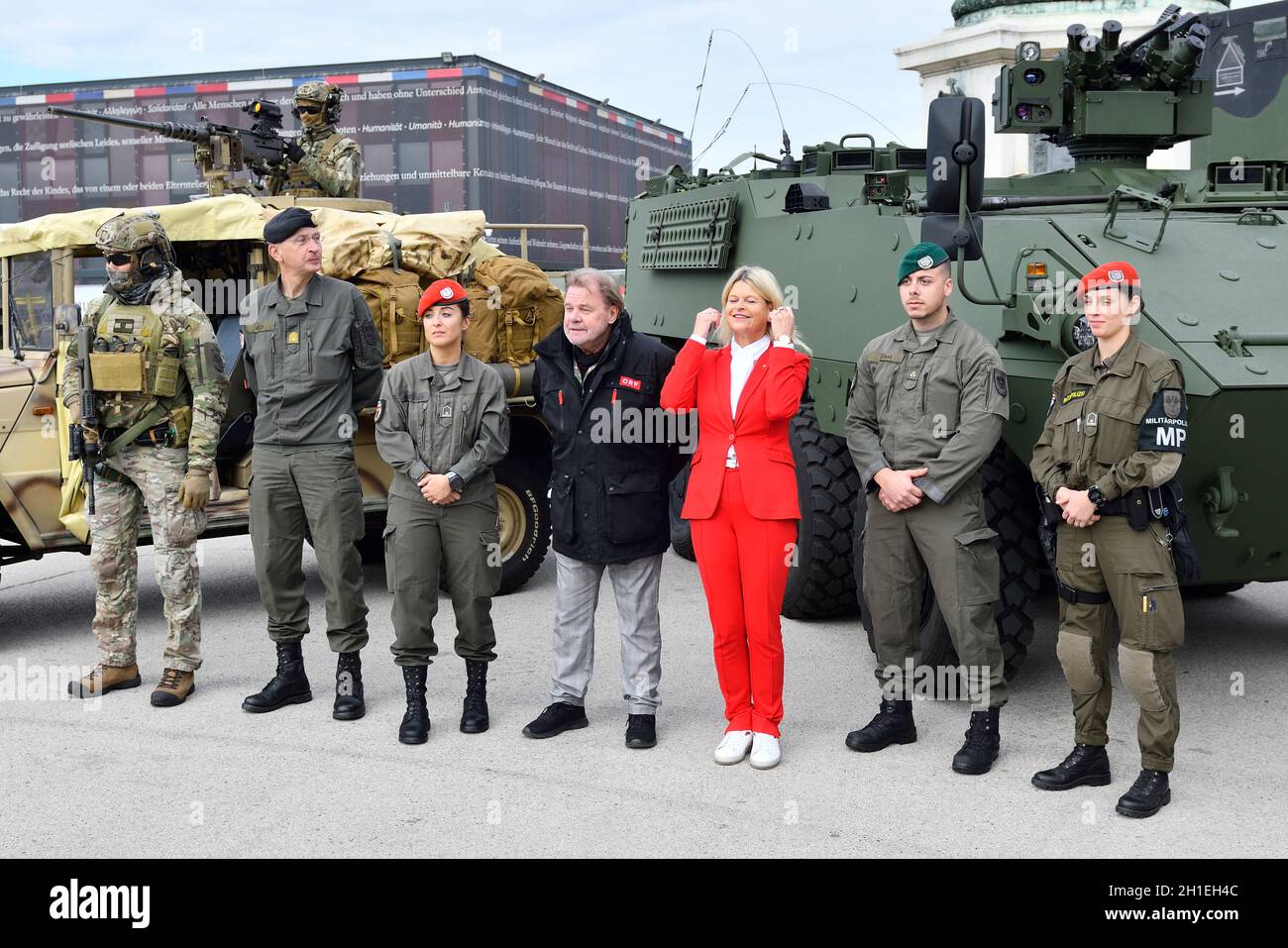 Wien, Österreich. 18. Oktober 2021. Pressekonferenz mit Brigadier Kurt Wagner, Verteidigungsministerin Klaudia Tanner und ORF-Hauptdirektor Kurt Pongratz Stockfoto