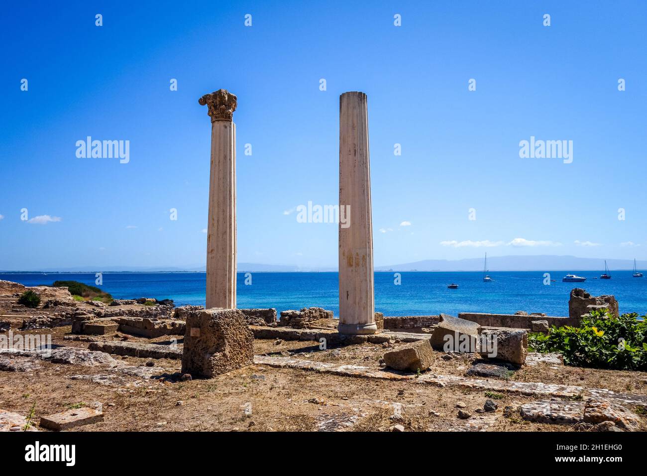 Säulen in Tharros archäologische Stätte, Oristano, Sardinien Stockfoto
