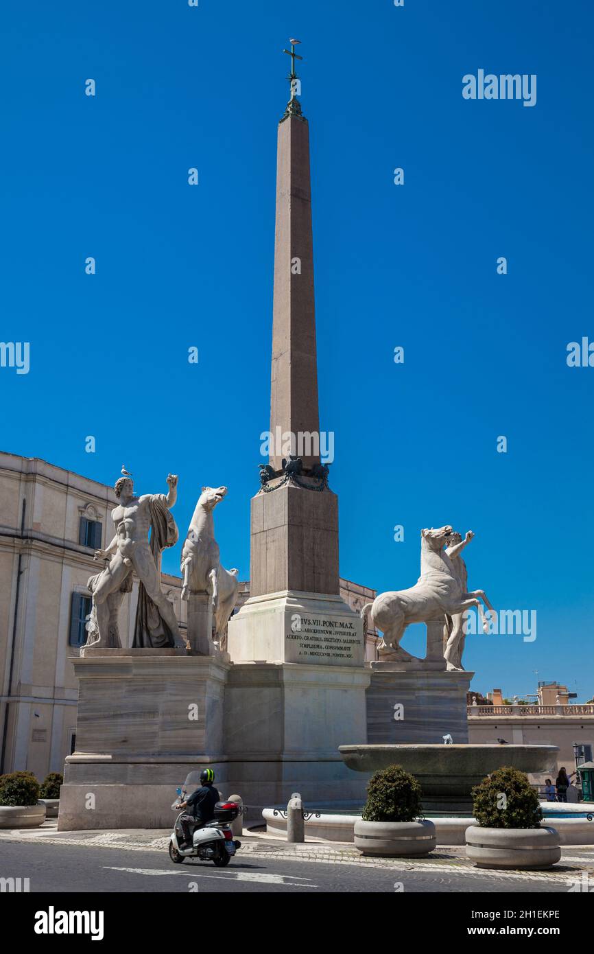 ROM, ITALIEN - APRIL, 2018: Dioscuri-Brunnen am Quirinale-Platz in Rom Stockfoto