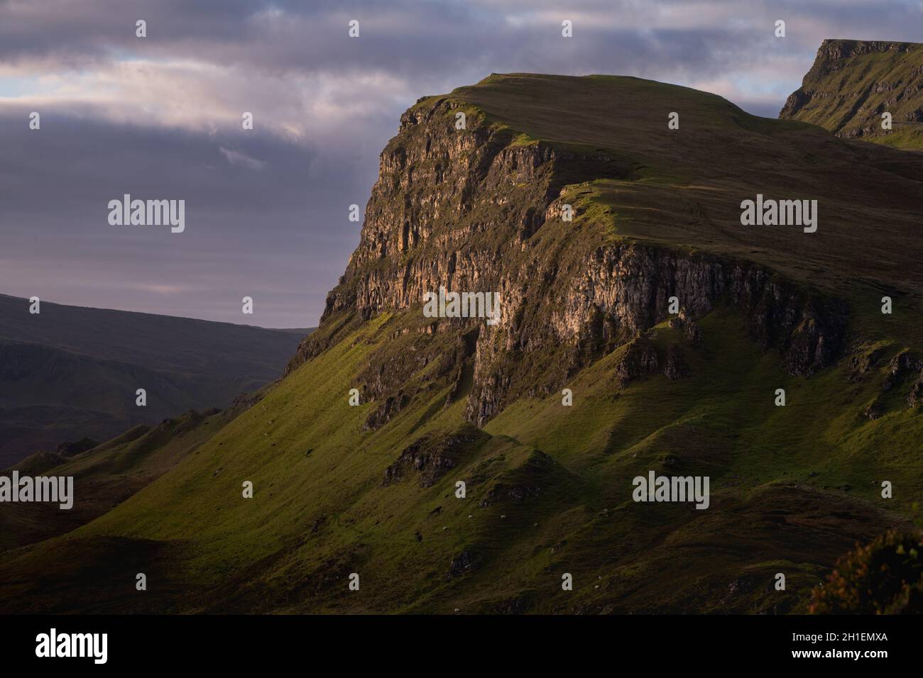 Quiraing - Isle of Skye, Schottland. Sonnenaufgang über dem Erdrutsch, Herbst 2021, Großbritannien. Stockfoto