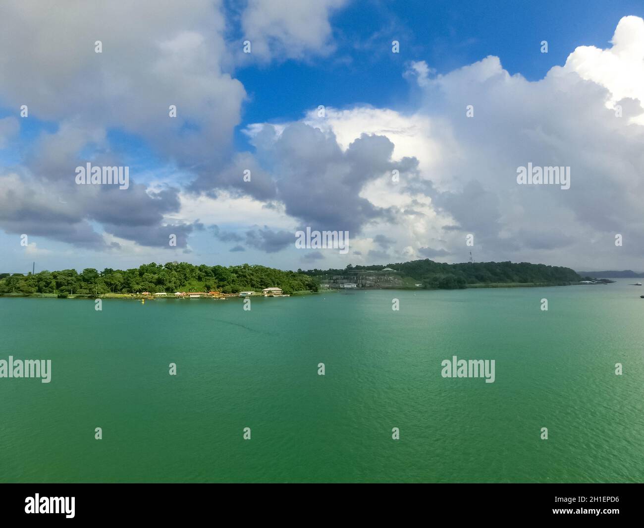 Gatun See des Panamakanal und blauer Himmel Stockfoto