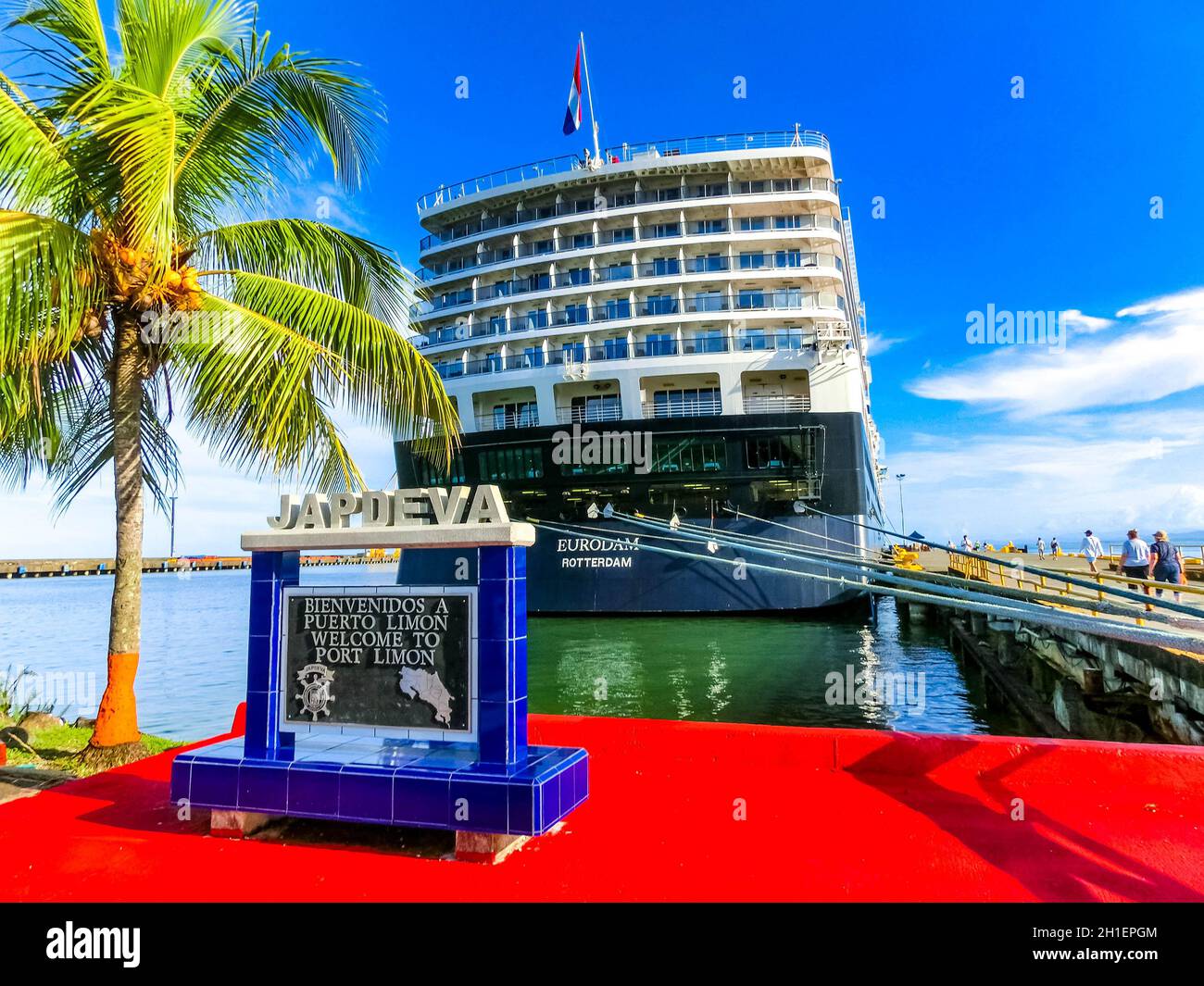 Puerto Limon, Costa Rica - 9. Dezember 2019: Holland-Amerika-Kreuzfahrtschiff Eurodam legte in Puerto Limon in Costa Rica an. Stockfoto