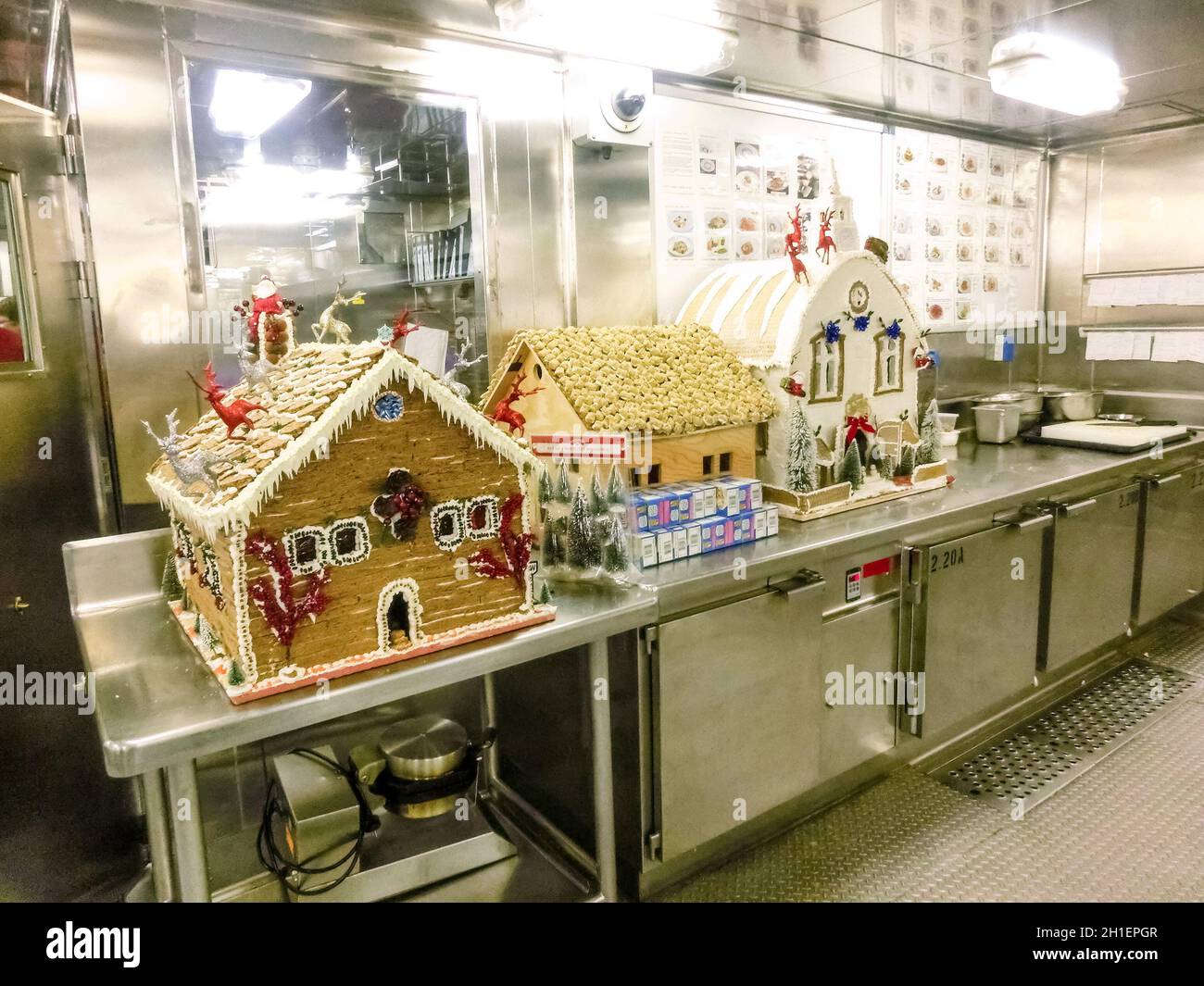 Willemstad, Curacao, Niederlande - 5. Dezember 2019: Küche auf dem Holland America Kreuzschiff Eurodam in der Karibik Stockfoto