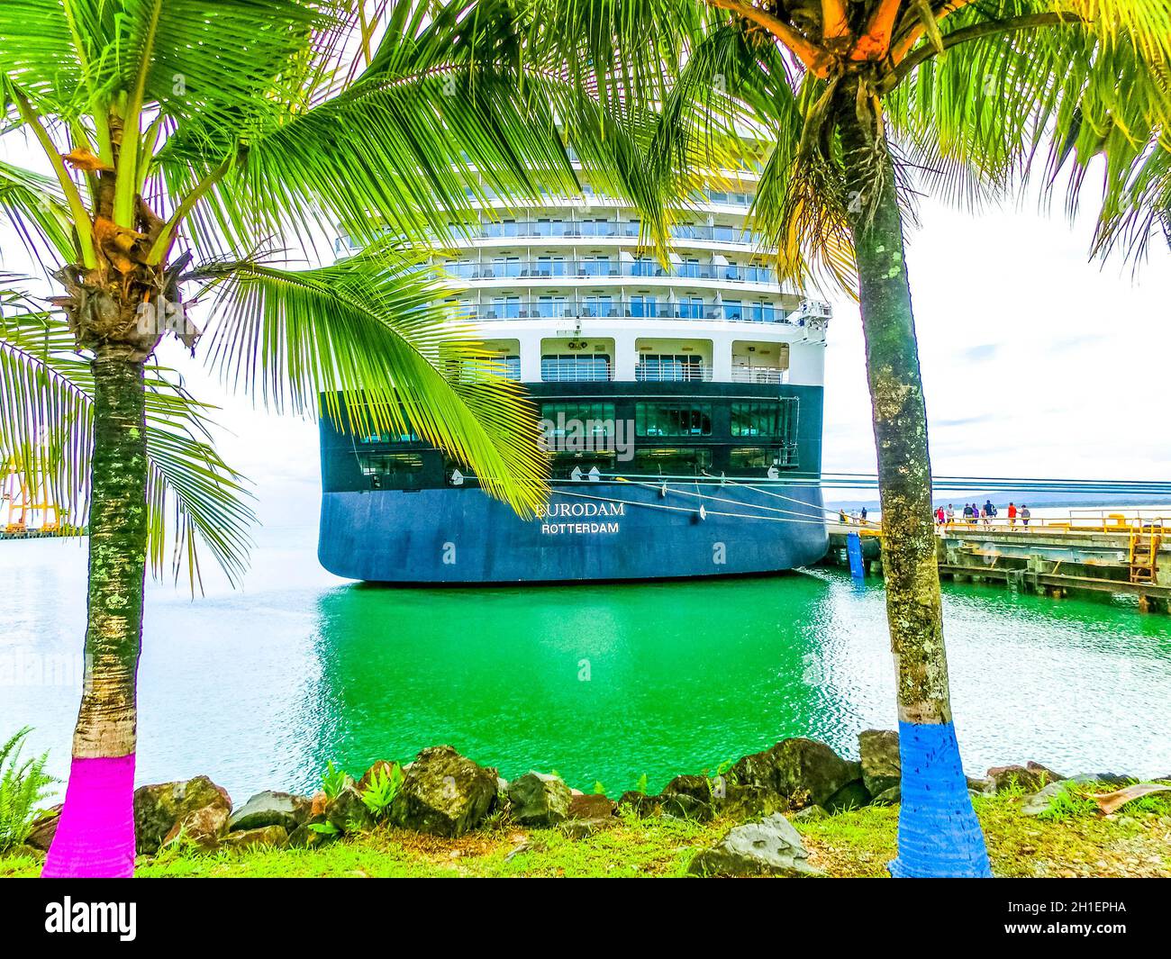 Puerto Limon, Costa Rica - 9. Dezember 2019: Holland-Amerika-Kreuzfahrtschiff Eurodam legte in Puerto Limon in Costa Rica an. Stockfoto