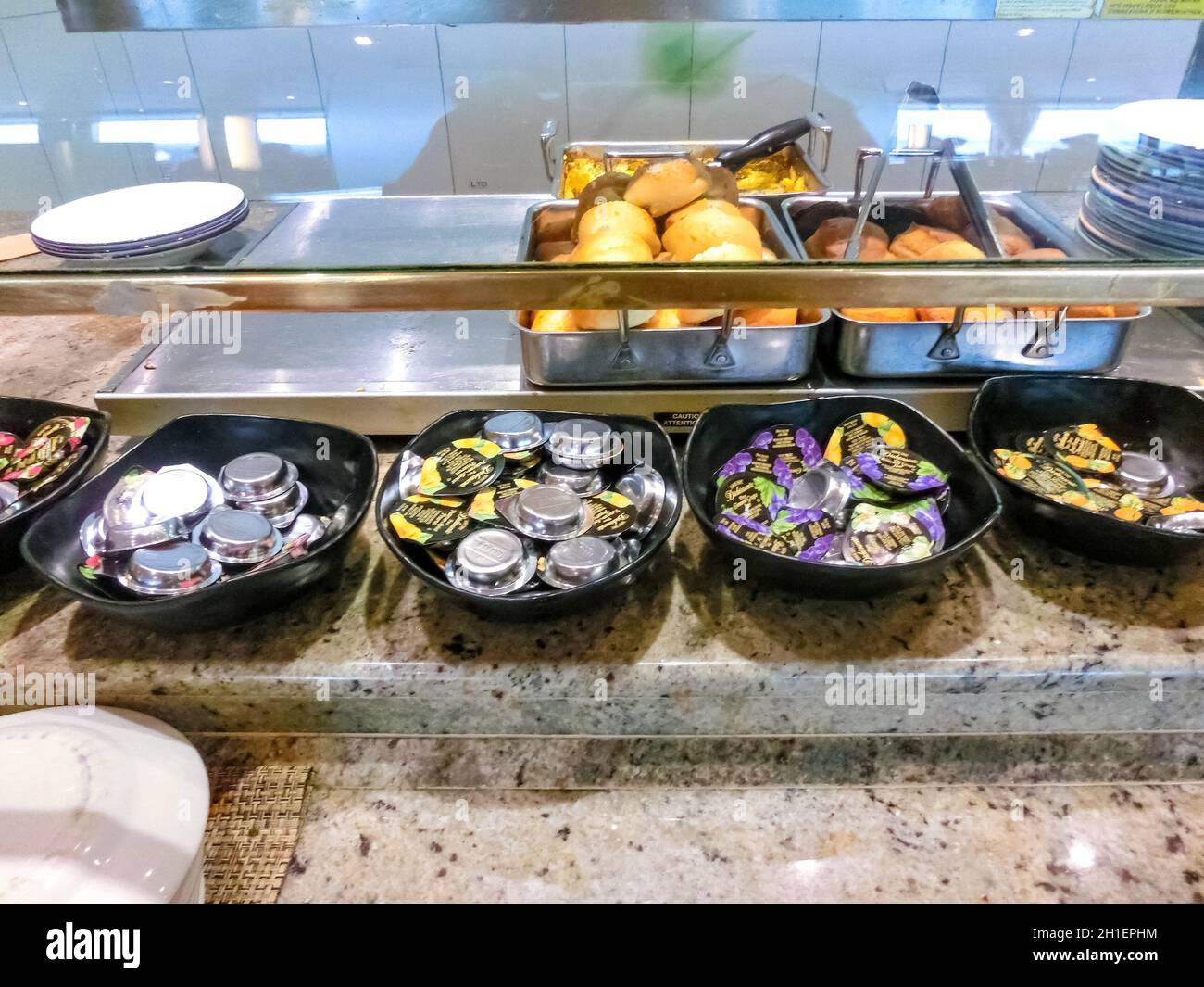 Gatun Lake, Panama - 5. Dezember 2019: Dining Room Buffet an Bord des Holland America Kreuzfahrtschiffs Eurodam Stockfoto