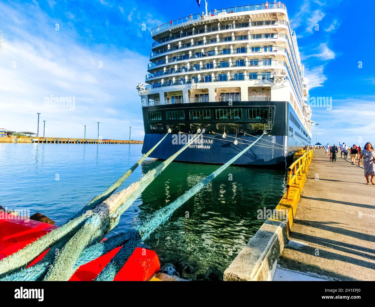 Puerto Limon, Costa Rica - 9. Dezember 2019: Holland-Amerika-Kreuzfahrtschiff Eurodam legte in Puerto Limon in Costa Rica an. Stockfoto