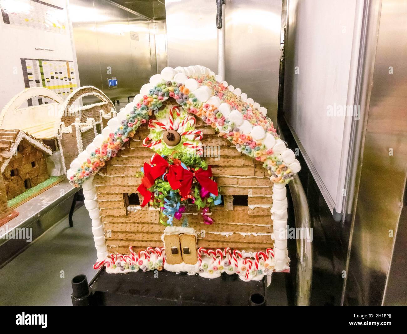 Willemstad, Curacao, Niederlande - 5. Dezember 2019: Küche auf dem Holland America Kreuzschiff Eurodam in der Karibik Stockfoto