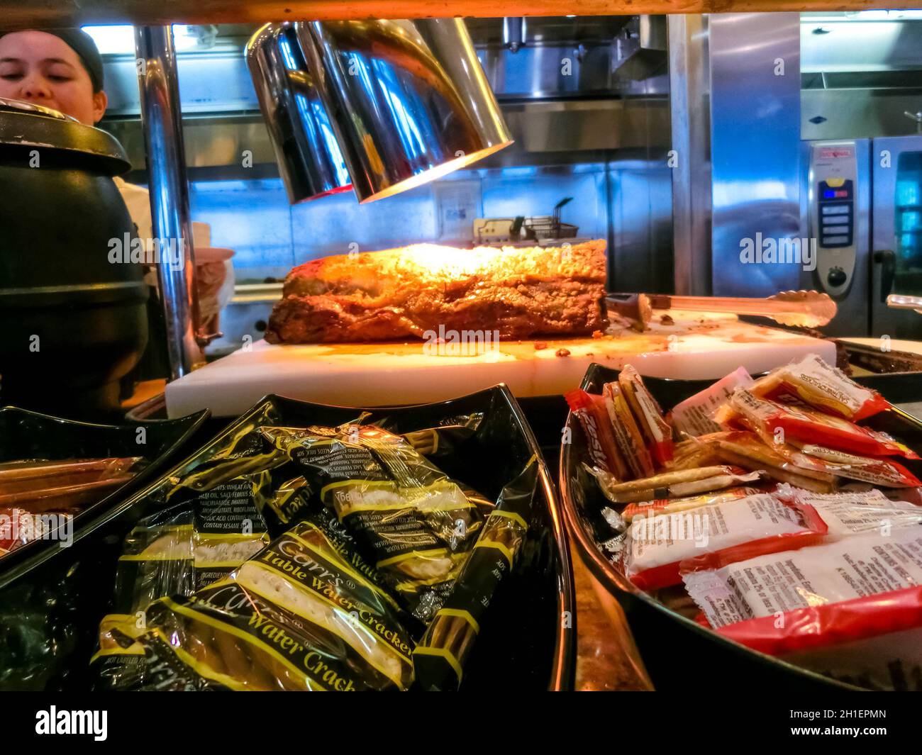 Gatun Lake, Panama - 5. Dezember 2019: Dining Room Buffet an Bord des Holland America Kreuzfahrtschiffs Eurodam Stockfoto