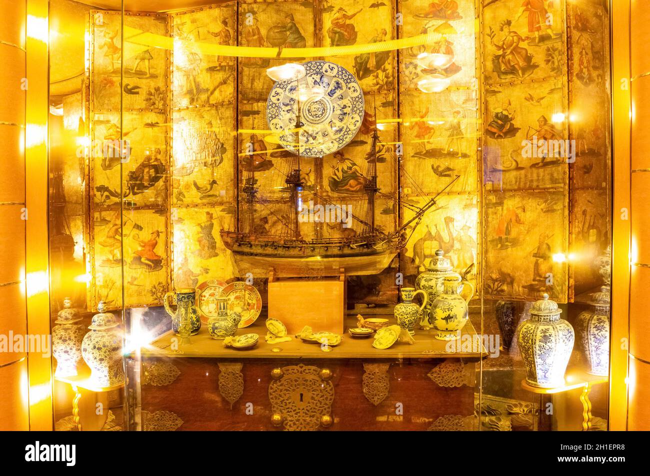 Fort Lauderdale - 9. Dezember 2019: Das Fragment des Innenraums des Holland-Amerika-Kreuzfahrtschiffs Eurodam am Seehafen Port Everglades in Fort Lauderdale, Flo Stockfoto