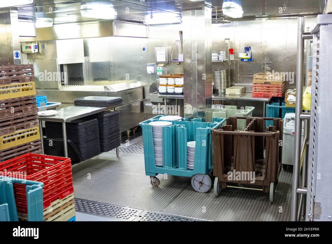 Willemstad, Curacao, Niederlande - 5. Dezember 2019: Küche auf dem Holland America Kreuzschiff Eurodam in der Karibik Stockfoto