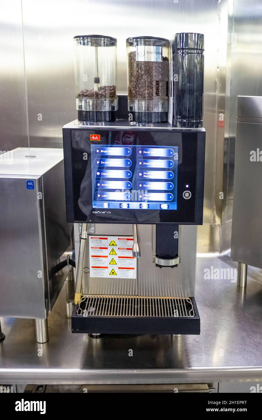 Willemstad, Curacao, Niederlande - 5. Dezember 2019: Küche auf dem Holland America Kreuzschiff Eurodam in der Karibik Stockfoto